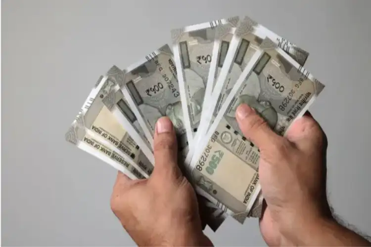 Rupee falls 25 paise to 85.86 against dollar in early trade