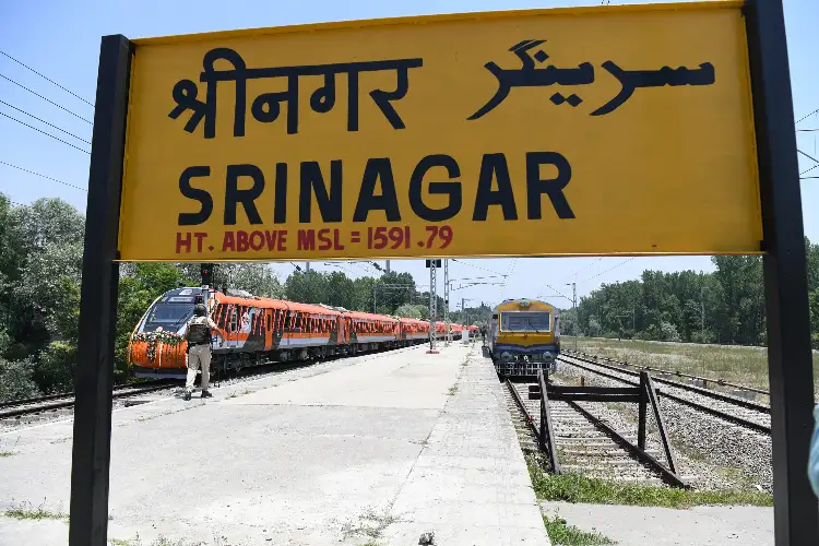Vande Bharat reaches Kashmir: Now from Katra to Srinagar by train in just 3 hours!