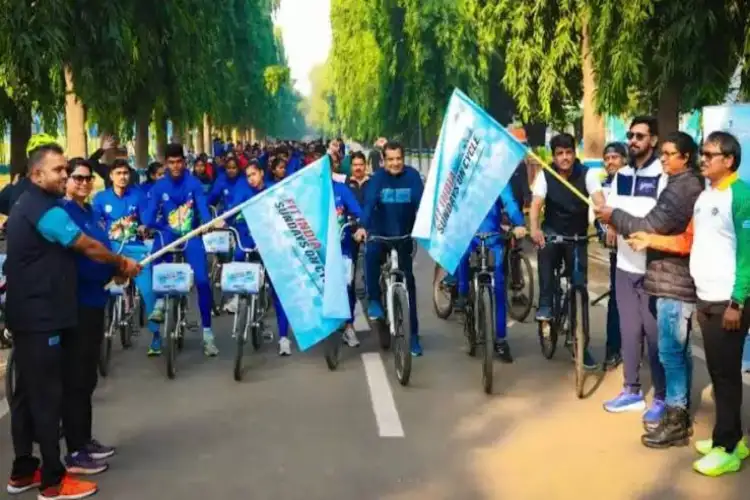 Delhi: Indian Railways gives green signal to 'Fit India Sunday on Cycle' from Secretariat Nehru Stadium