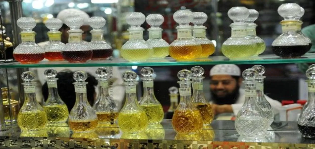 Red roses create a treasure of fragrance: Merchants also benefit