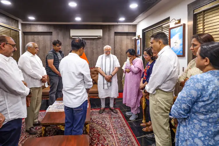 Prime Minister Modi met the family members of former Gujarat Chief Minister Vijay Rupani