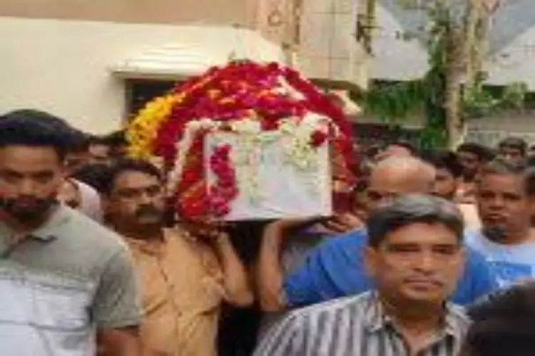 Last rites of AI-171 plane crash victim Kalpana Prajapati performed in Vadodara