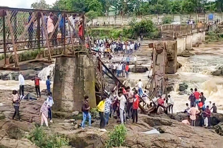 Police search operation continues at bridge collapse site in Pune
