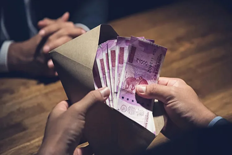CBI successful in bringing fake currency case accused Moideenbaba Umar Beri from UAE to India