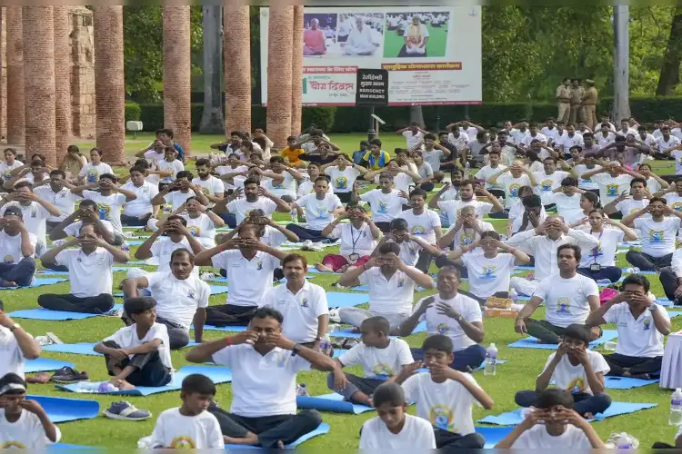 Saini called yoga the art of living, announced a five-minute 'yoga break' in government offices