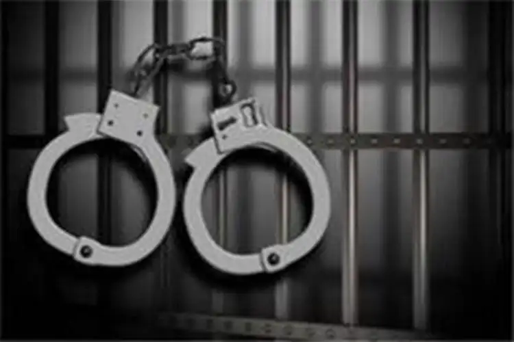 Delhi Police arrests 2 in Bisleri bottle racket