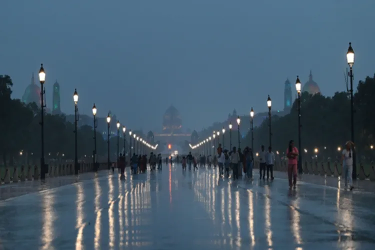 Possibility of rain with thunderstorms in Delhi, IMD issues 'yellow alert'