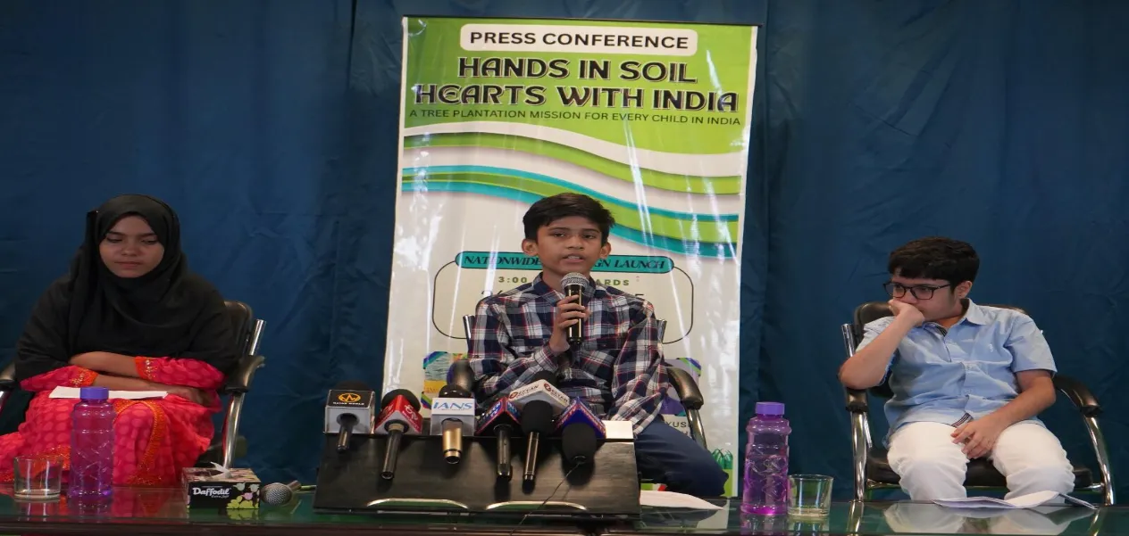 Hands in the soil, heart with the country - CIO's one million tree plantation campaign, children become the pioneers of green revolution