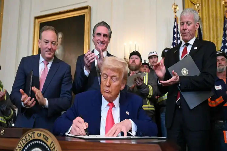 Trump highlights air traffic control modernisation as Republicans work on 