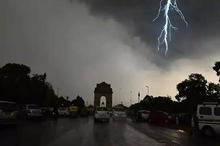 Delhi records minimum temp of 28.7 deg C; rain, thunderstorm likely