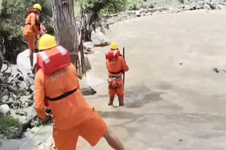HP: NDRF recovers one body out of three people who went missing from flood-affected Sainj Valley