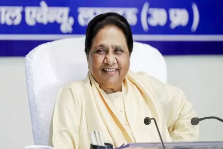 Chief Minister Adityanath should solve the scholarship problem of Dalit and tribal students: Mayawati
