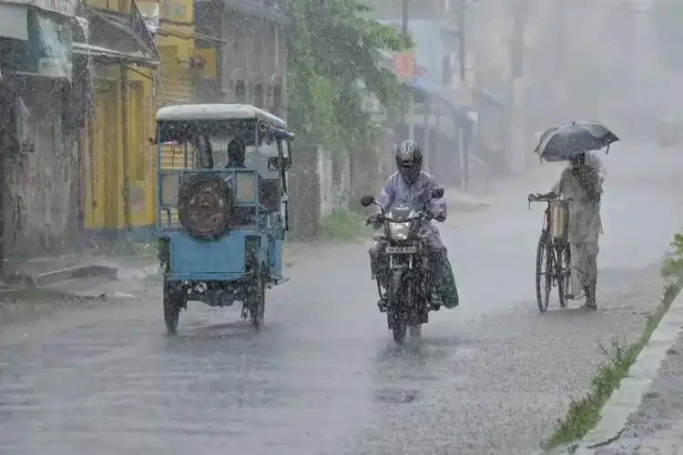 Possibility of rain in Delhi, air quality in satisfactory category