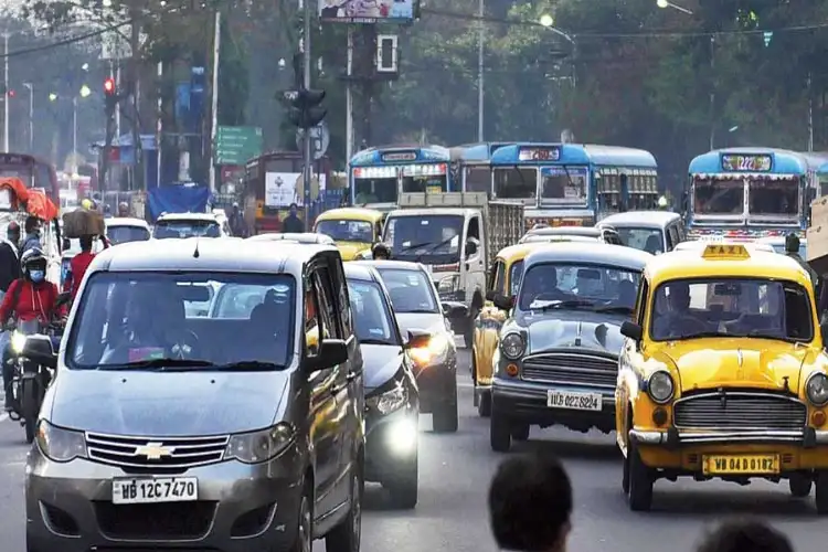 Delhi begins ban on fuel sale to old vehicles; AI cameras, traffic police teams deployed at pumps