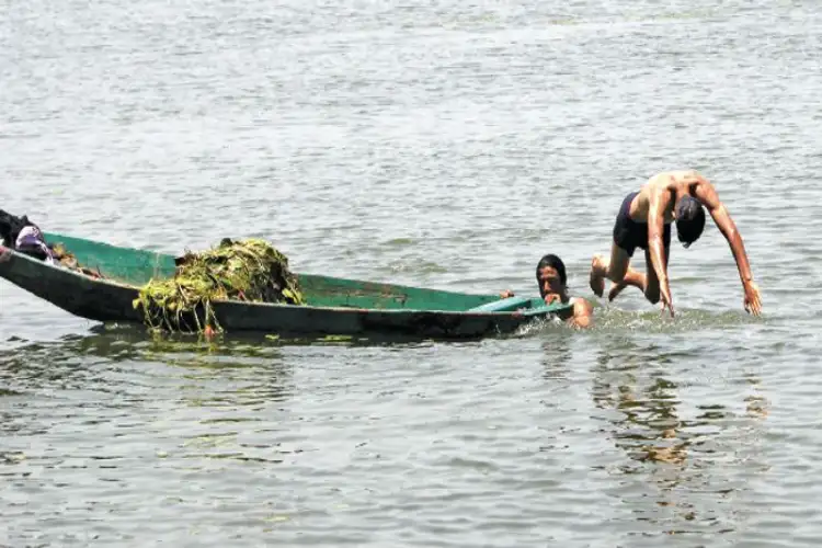 Kashmir’s cool image melts in relentless heatwave