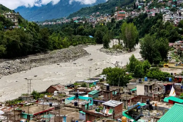 Himachal Pradesh: 10 dead, 34 missing as cloudburst and flash floods hit Mandi
