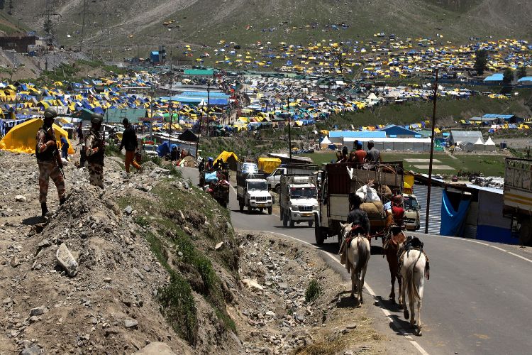 Kashmir Police's advice for Amarnath Yatra: Devotees should travel only in designated convoys