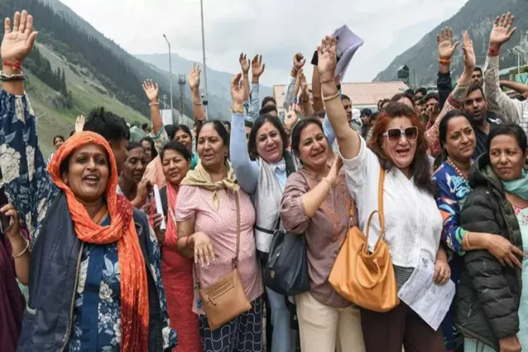 Amarnath Yatra: Second batch of pilgrims leaves from Pahalgam, security and arrangements appreciated