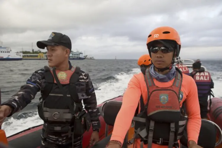 Indonesia: Ferry sinks near Bali, search for 30 missing people intensifies