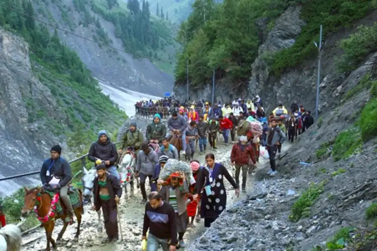 Amarnath Yatra: A batch of 6,400 pilgrims left for Kashmir from Jammu base camp