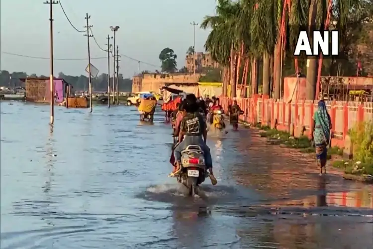 UP: Rising water level of Ganga, Yamuna increases risk of flood in Prayagraj