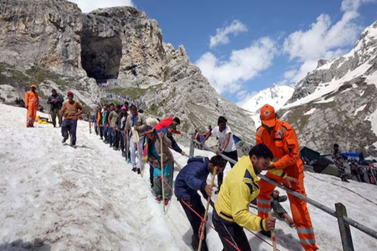 Amarnath Yatra: Pilgrim from Uttar Pradesh who fainted at Sheshnag base camp dies