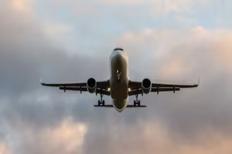 Iran resumes international flights after 20-day suspension