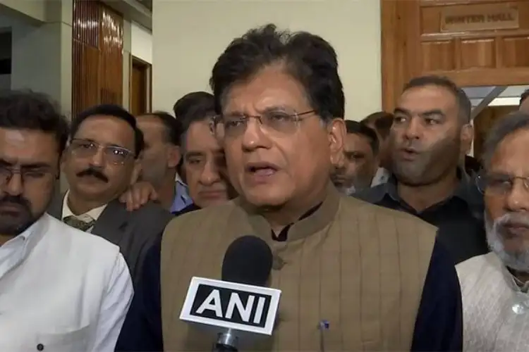 Union Minister Goyal meets trade, commerce delegations in Srinagar, lauds locals for support during Op Sindoor