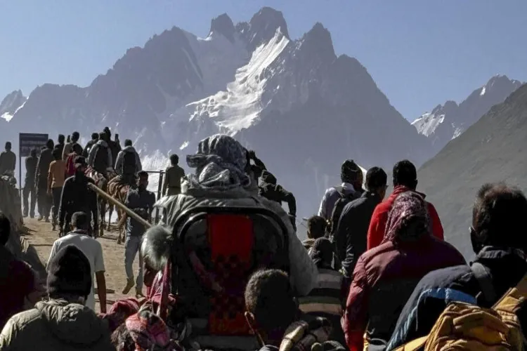 More than 21,000 devotees visited Baba Barfani on the fourth day of Amarnath Yatra