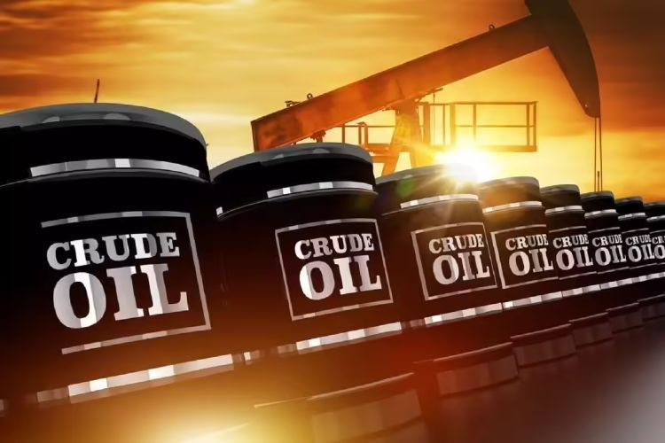 Crude oil futures fall on weak spot demand