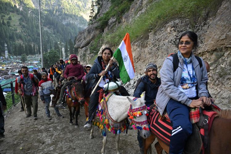Amarnath Yatra: More than one lakh pilgrims visited in the first six days