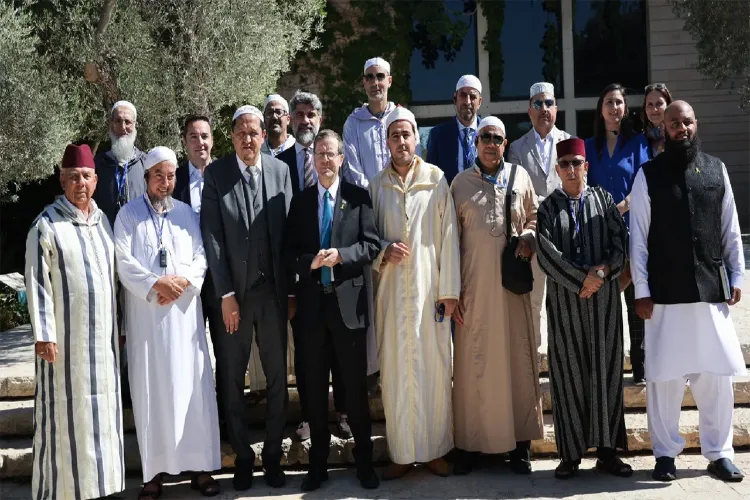 Dutch imam expelled from mosque for meeting Israeli president and singing national anthem