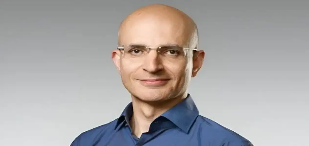 Who is Apple's new Chief Operations Officer: Sabih Khan