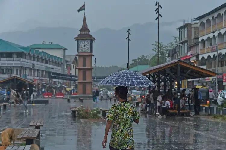 Rain brings relief from heat conditions in Kashmir