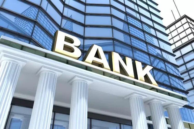 Deposit growth in Indian banks slows down, NIM falls 30 bps YoY