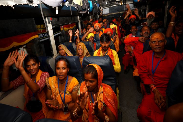 10th batch of over 6,400 pilgrims leaves from Jammu for two Amarnath base camps