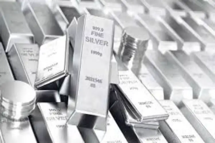 Silver futures rise by Rs 1,762 to Rs 1,10,885 per kg
