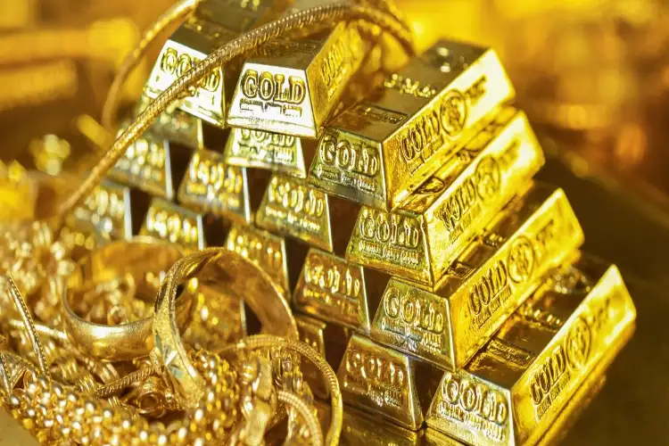 Gold climbs Rs 700 to Rs 99,370/10 g; silver rallies Rs 1,500/kg