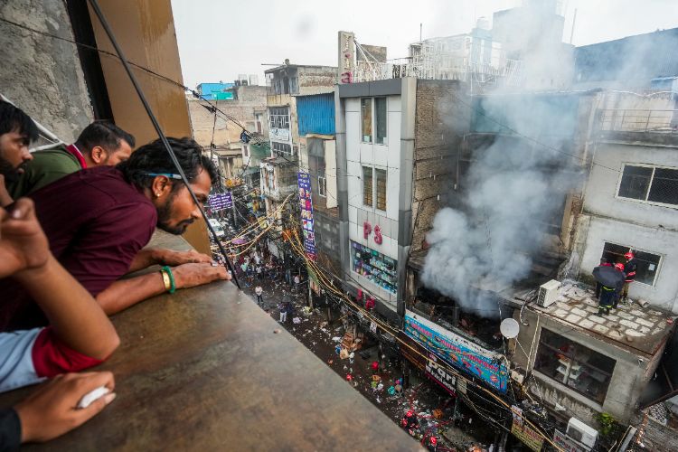 Fire breaks out in a commercial building in Delhi's Sadar Bazar