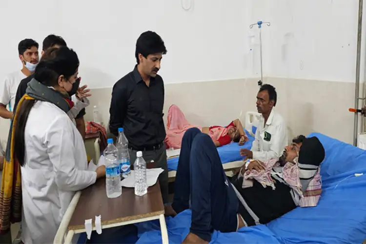 J-K: Anantnag Deputy Commissioner visits GMC, assures support to injured pilgrim