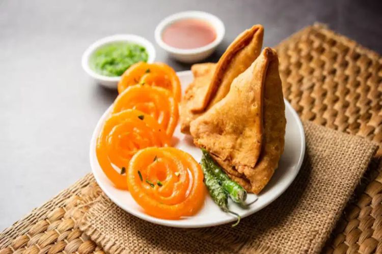 Samosa and Jalebi are as dangerous as cigarette, you must read the alert before eating