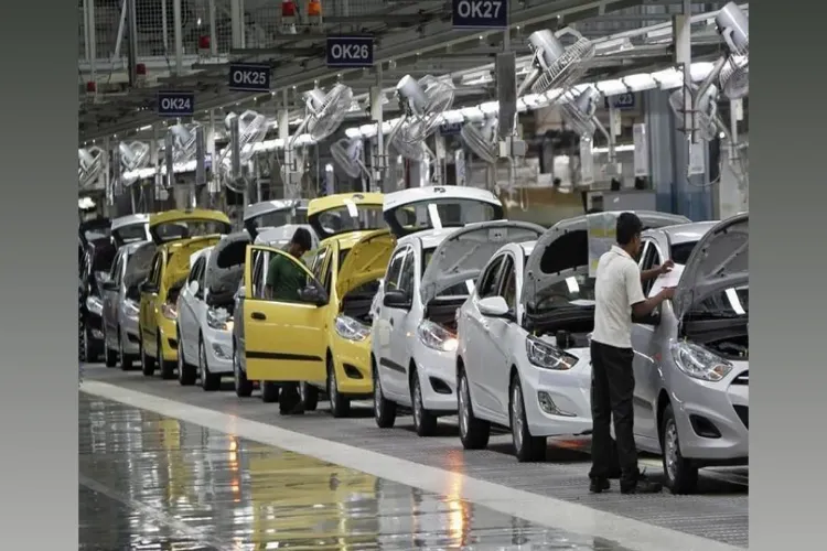 Passenger vehicle sales declined 1.4 percent to 10.11 lakh units in the June quarter