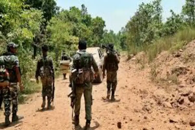 Two Naxalites killed in an encounter in Bokaro, Jharkhand, one CRPF jawan also lost his life