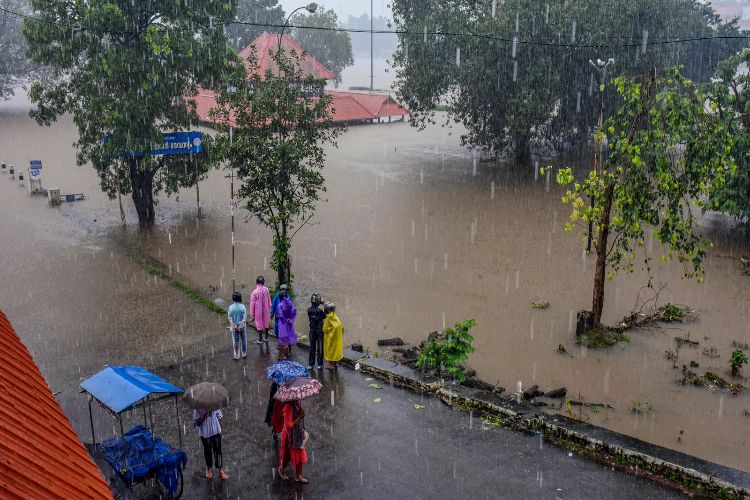 Heavy rains in Kerala caused landslides, waterlogging and rising water levels of rivers