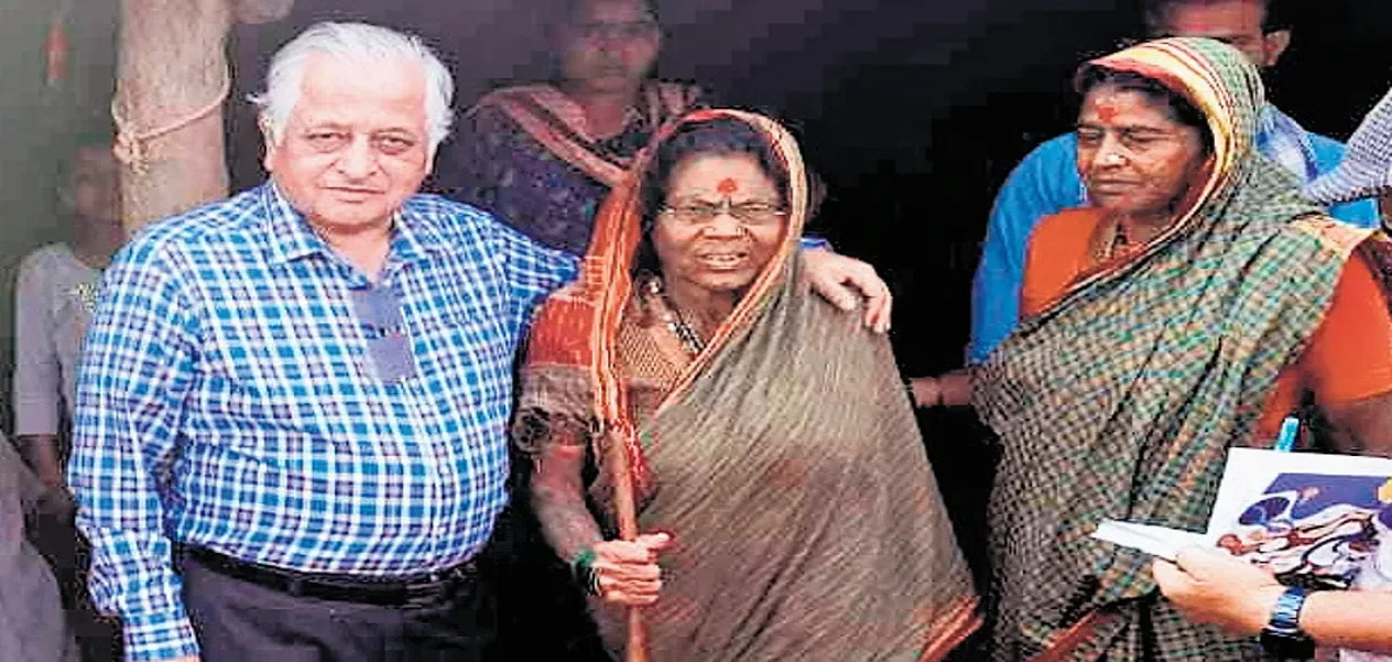 karnataka : Doctor adopts a village of 100 people, becomes a source of inspiration