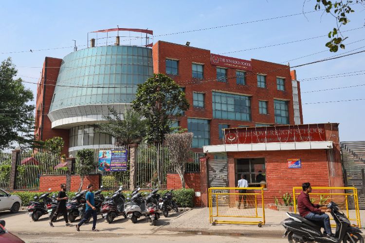 More than 45 schools in Delhi received bomb threats, students and parents in panic