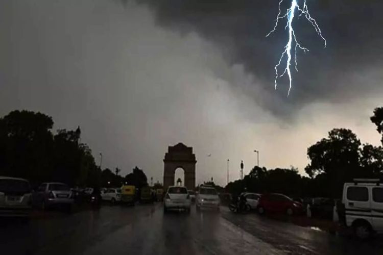 Minimum temperature in Delhi is 23.6 degree Celsius, possibility of thunderstorm