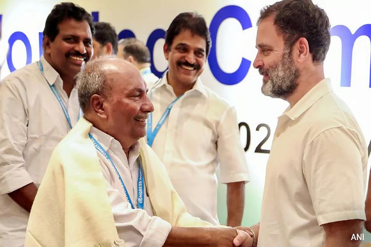 Rahul Gandhi met AK Antony