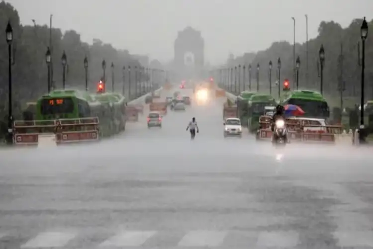 Pleasant morning in Delhi, rain likely