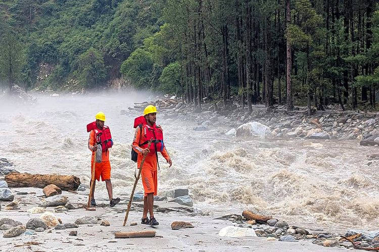 Uttarakhand: Rain continues at many places, person swept away in Kali river